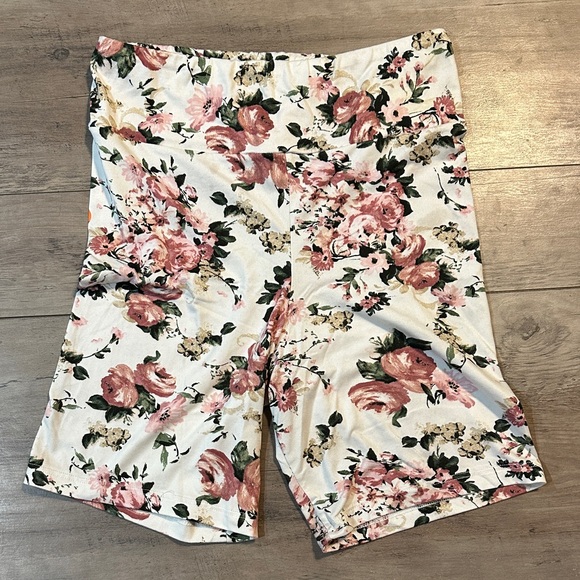 Fitz + Eddi Floral Women's Shorts - Picture 1 of 3